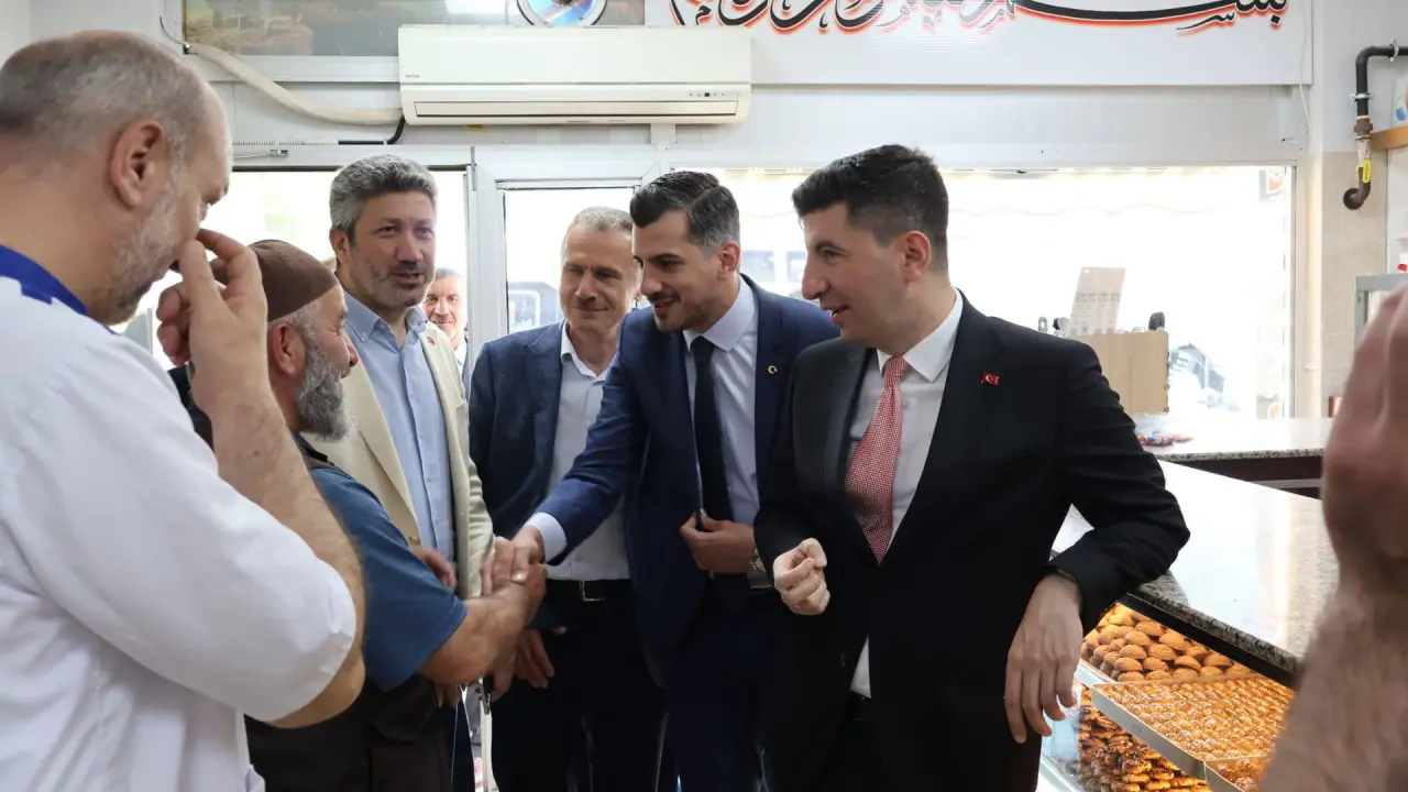 Güneysu’da Bayramlaşma Programı Yoğun Katılımla Gerçekleştirildi 5