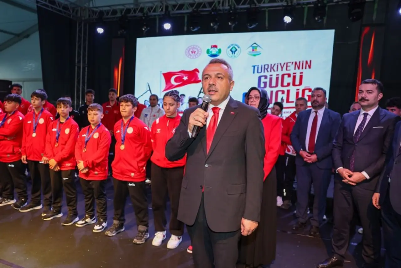 Rize’de 19 Mayıs Coşkusu: Gençlik Bayramı Büyük Bir Heyecanla Kutlandı 9