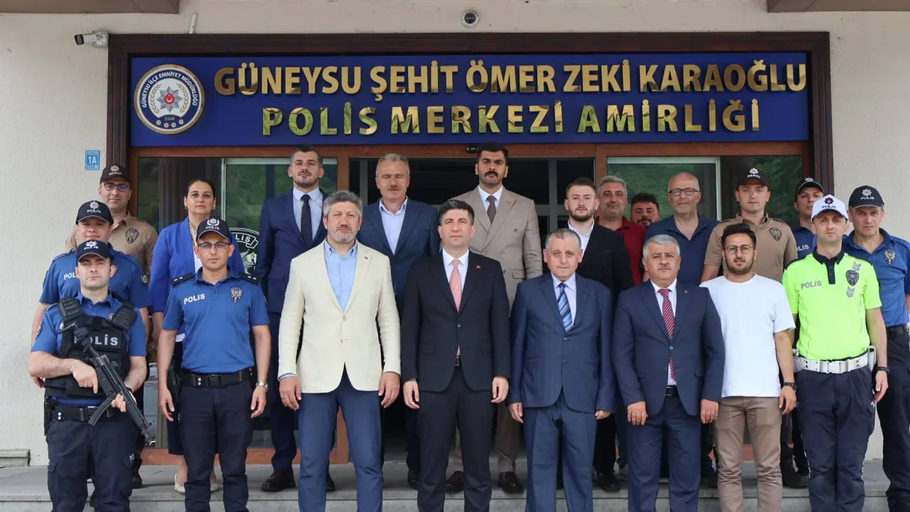 Güneysu’da Bayramlaşma Programı Yoğun Katılımla Gerçekleştirildi 6