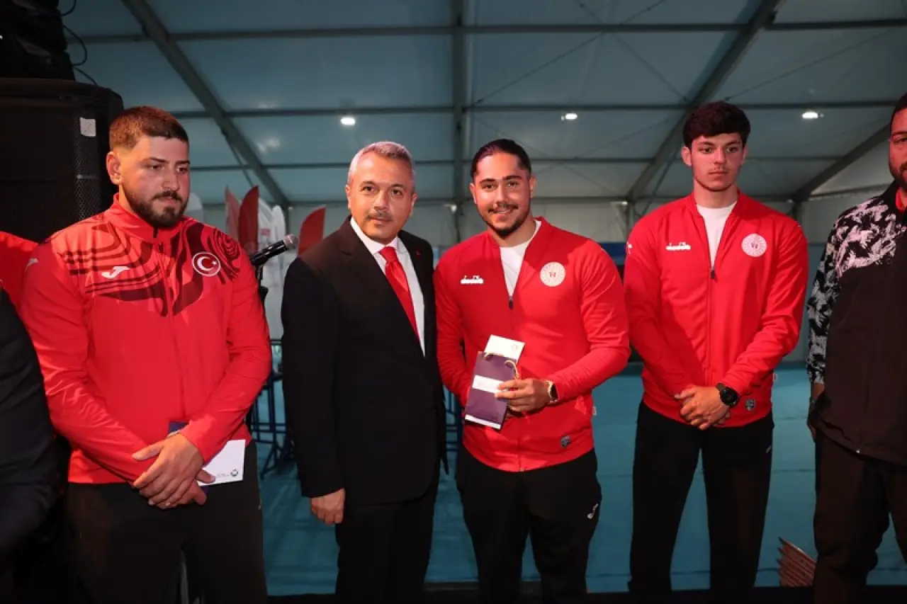 Rize’de 19 Mayıs Coşkusu: Gençlik Bayramı Büyük Bir Heyecanla Kutlandı 5