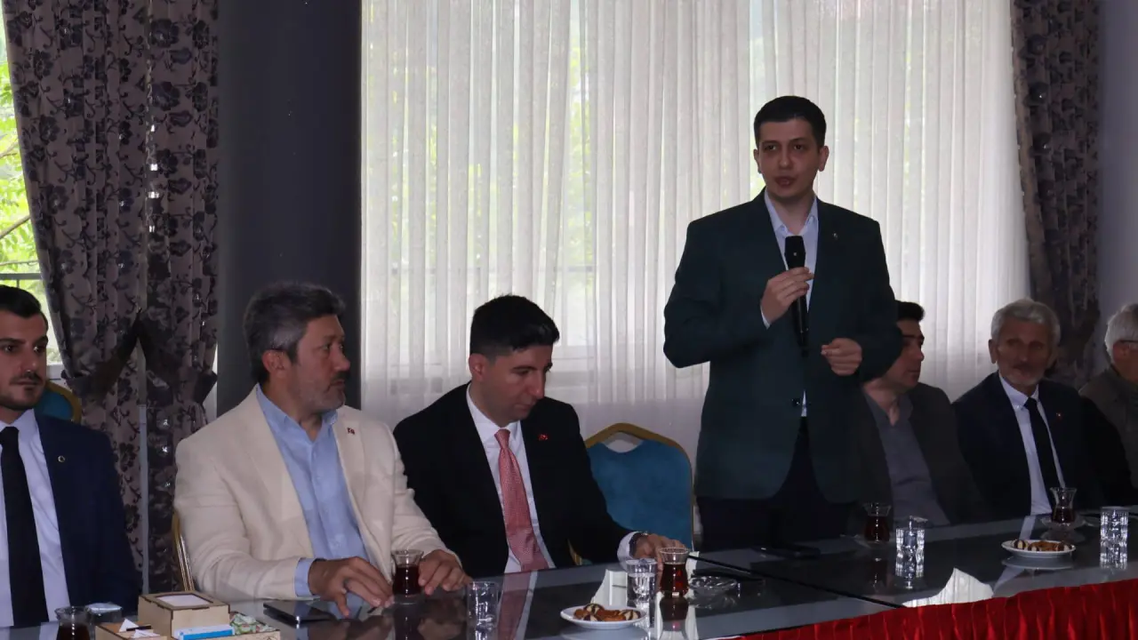 Güneysu’da Bayramlaşma Programı Yoğun Katılımla Gerçekleştirildi 10
