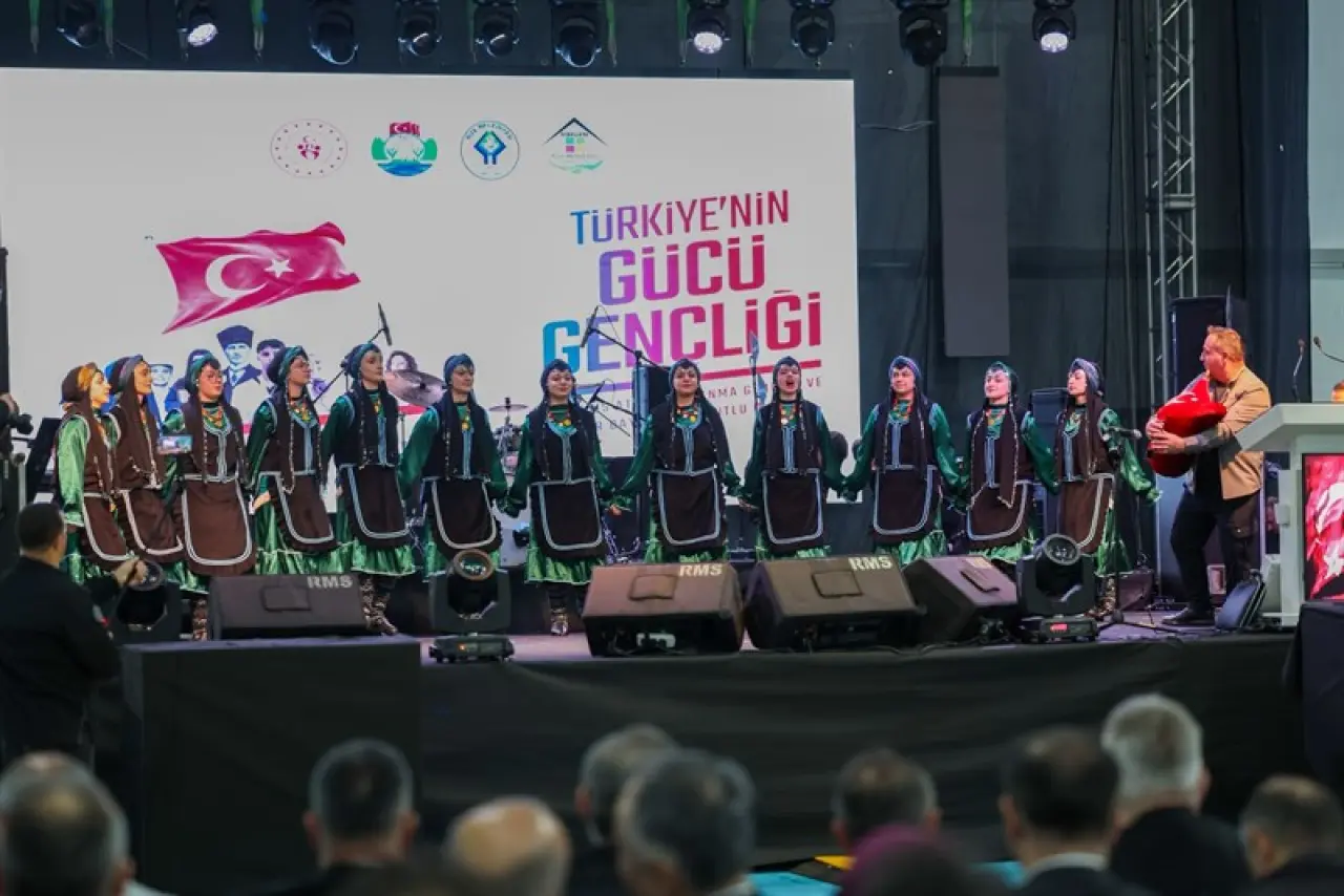 Rize’de 19 Mayıs Coşkusu: Gençlik Bayramı Büyük Bir Heyecanla Kutlandı 14