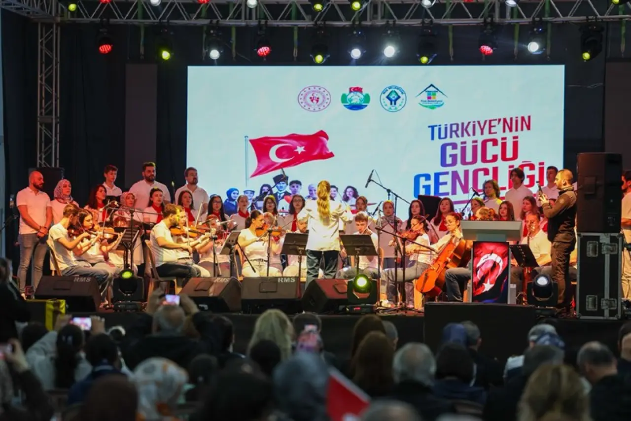 Rize’de 19 Mayıs Coşkusu: Gençlik Bayramı Büyük Bir Heyecanla Kutlandı 17