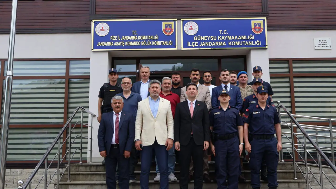 Güneysu’da Bayramlaşma Programı Yoğun Katılımla Gerçekleştirildi 7