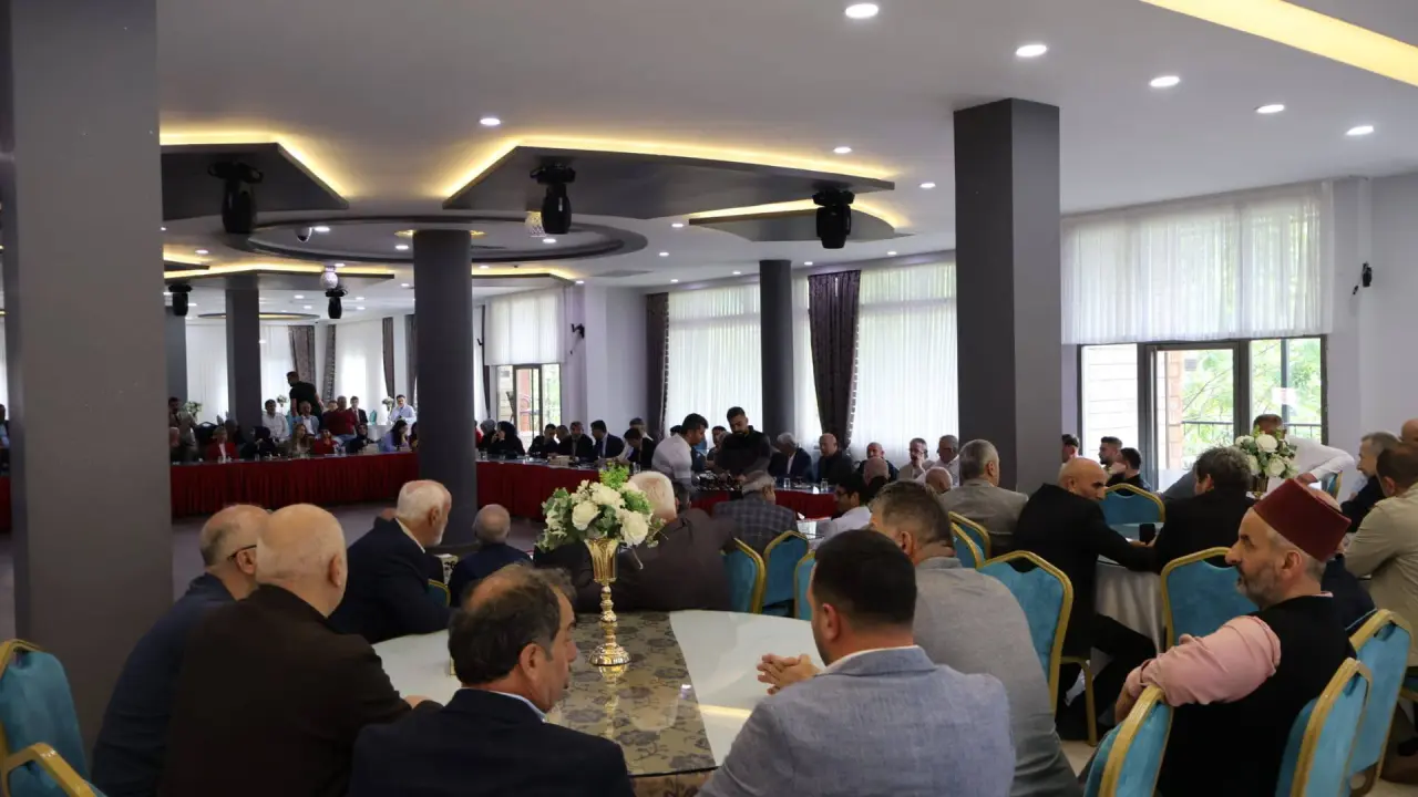 Güneysu’da Bayramlaşma Programı Yoğun Katılımla Gerçekleştirildi 1