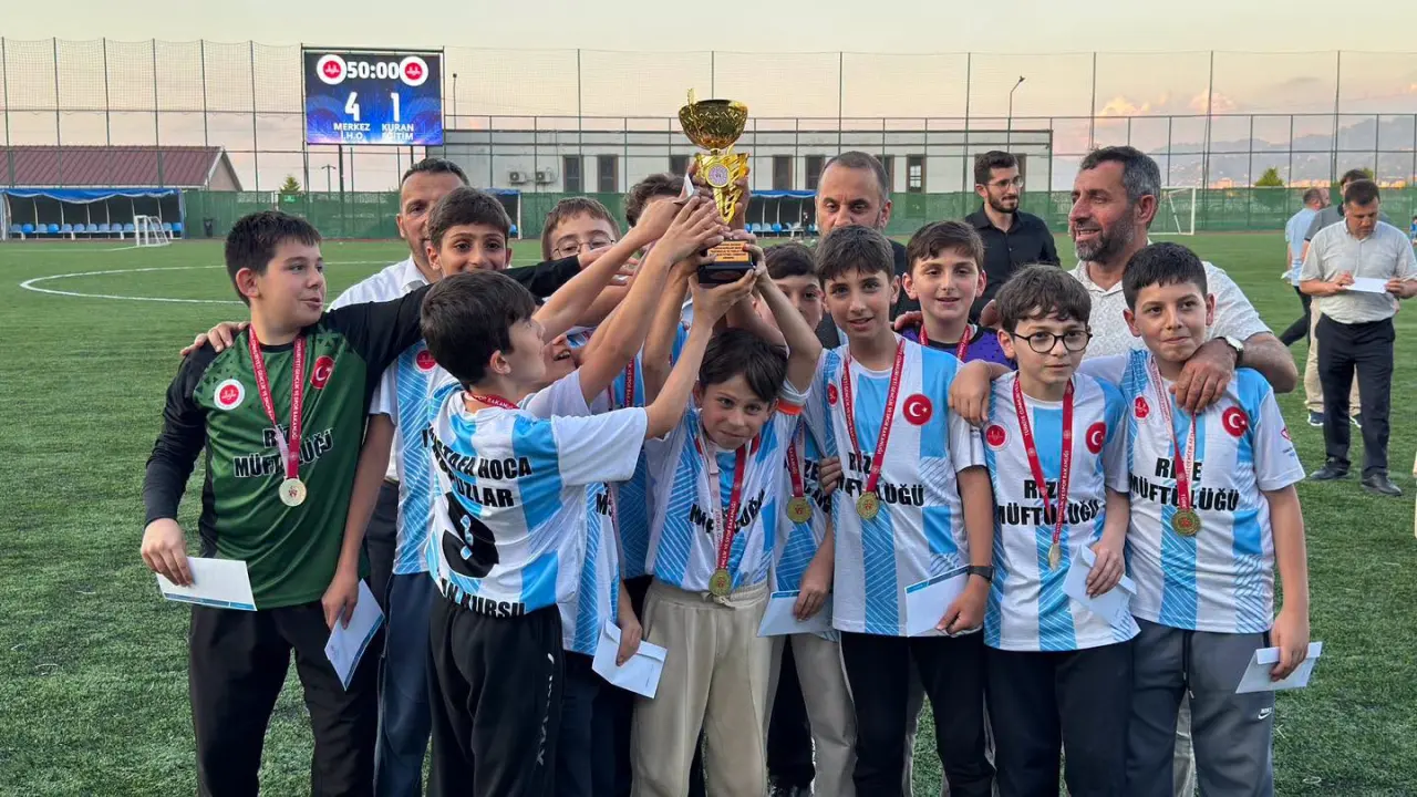 Rize'de Hafızlık Kur'an Kursları Futbol Turnuvası Tamamlandı 3