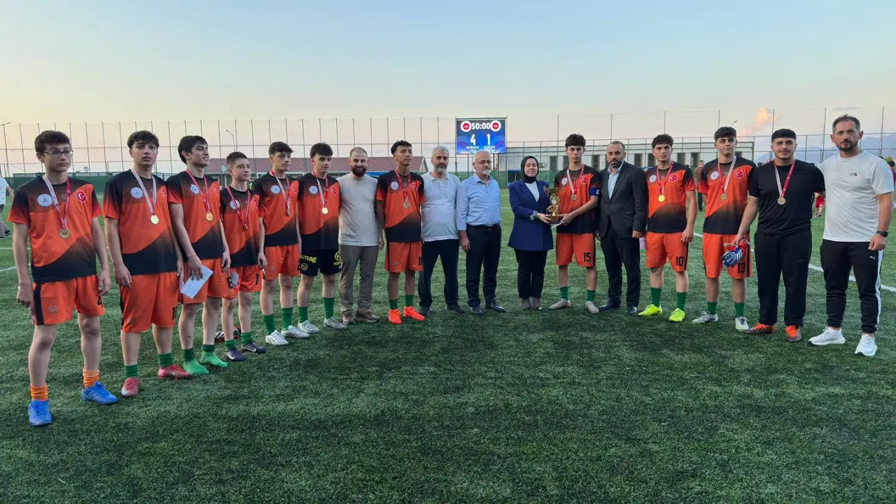 Rize'de Hafızlık Kur'an Kursları Futbol Turnuvası Tamamlandı 1