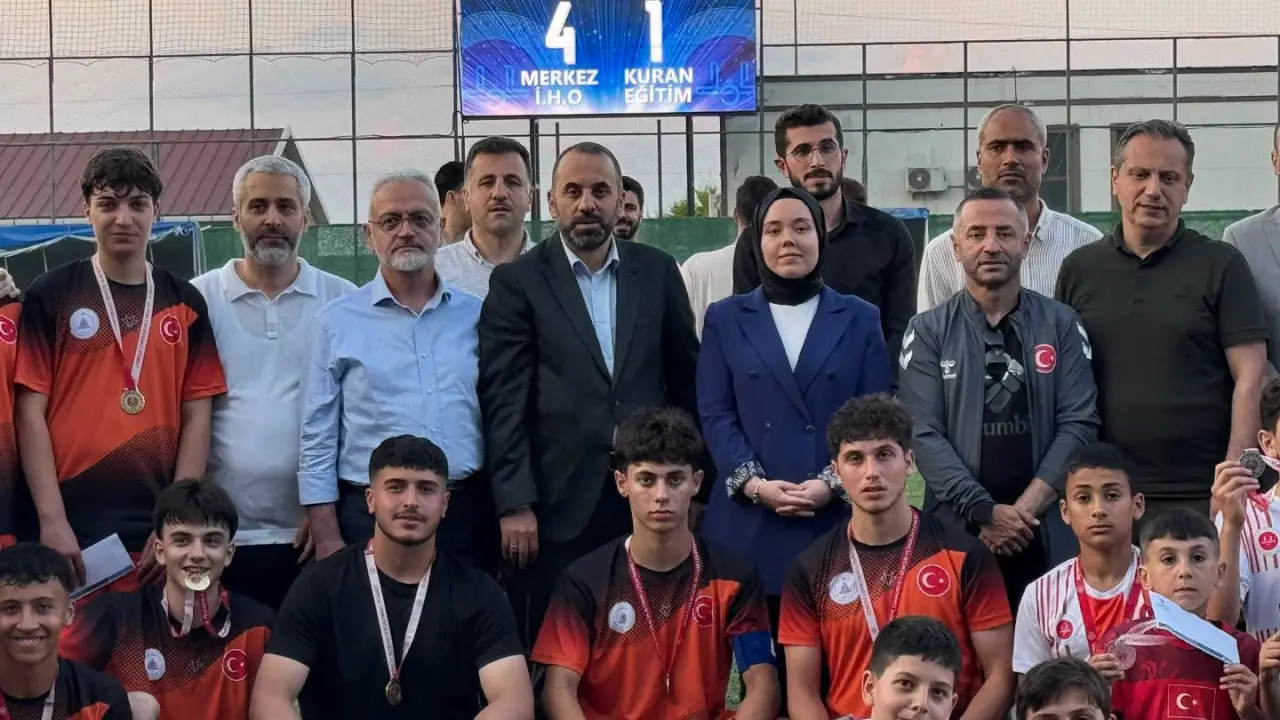 Rize'de Hafızlık Kur'an Kursları Futbol Turnuvası Tamamlandı 10