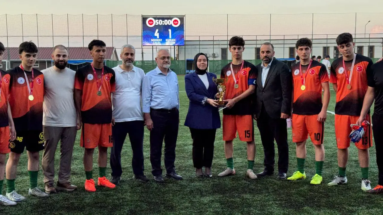 Rize'de Hafızlık Kur'an Kursları Futbol Turnuvası Tamamlandı 7