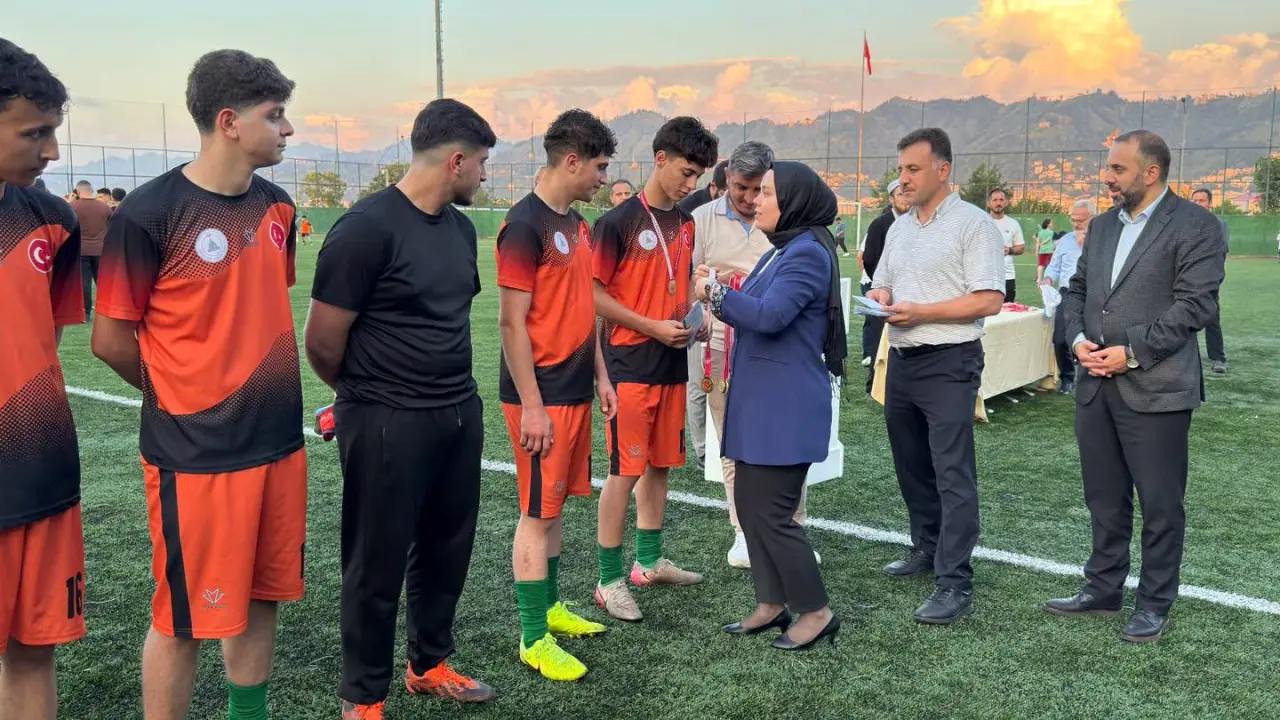 Rize'de Hafızlık Kur'an Kursları Futbol Turnuvası Tamamlandı 6