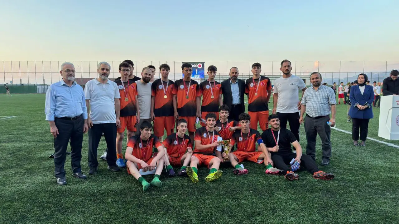 Rize'de Hafızlık Kur'an Kursları Futbol Turnuvası Tamamlandı 8