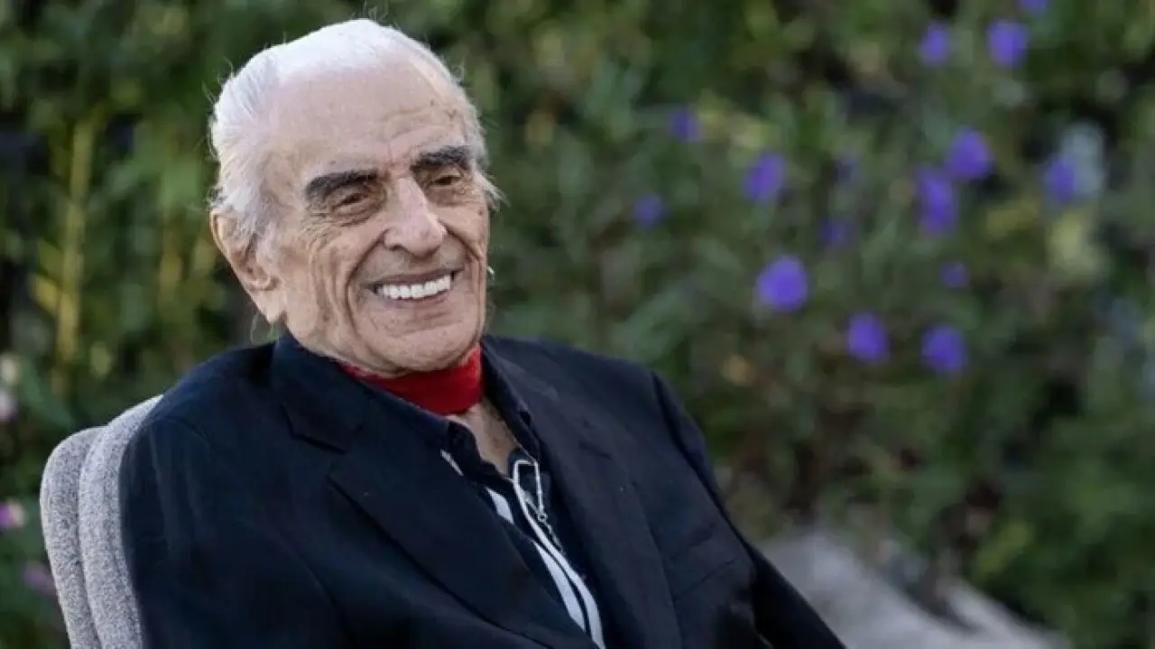 Şarkıcı Alpay