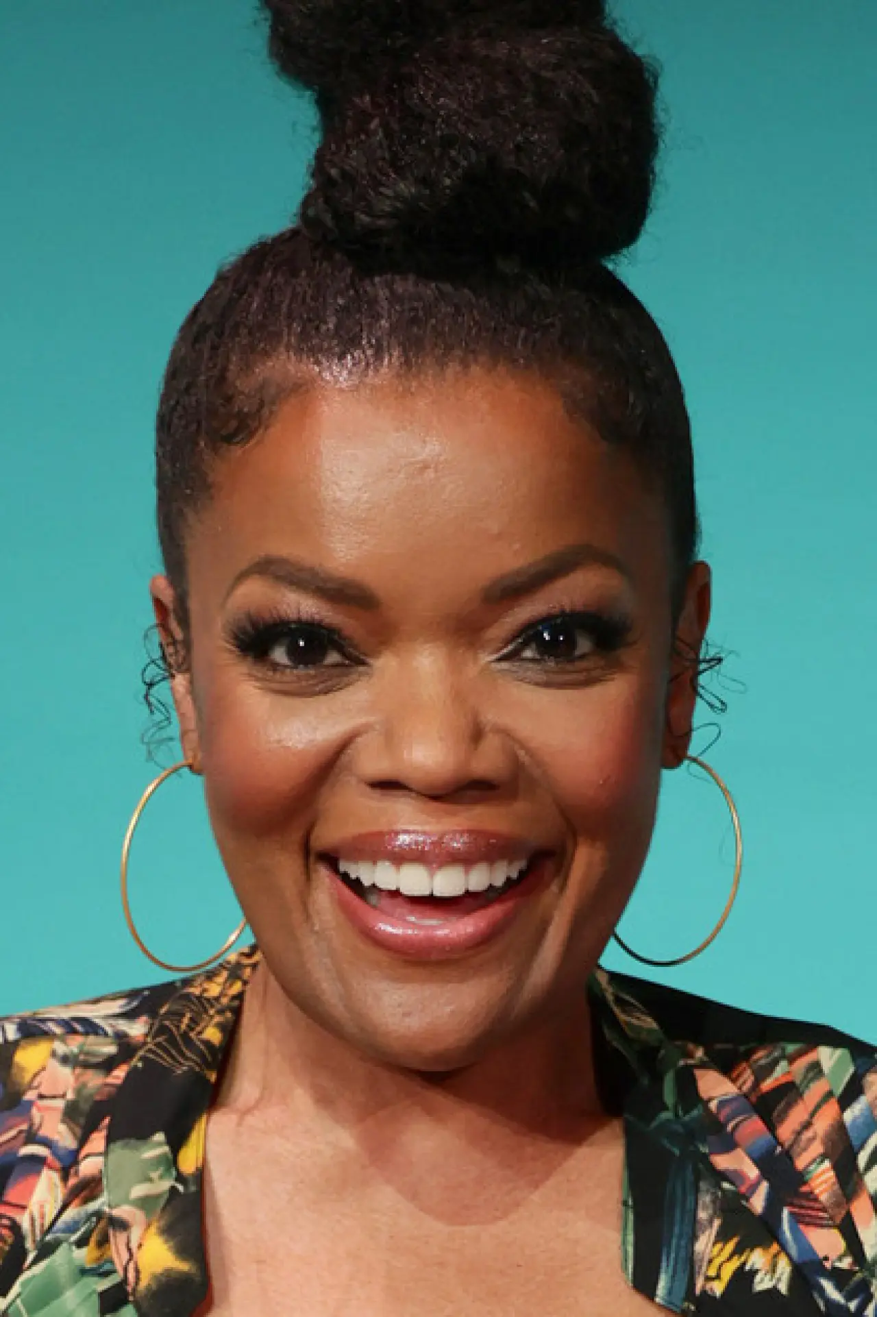 Yvette Nicole Brown rolünde Helen